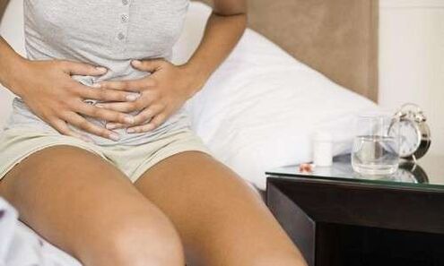 sakit di perut wanita yang disebabkan oleh kehadiran parasit